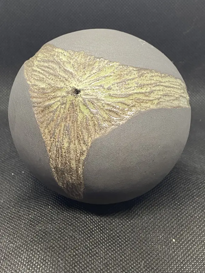 Sculpture en grès de la série Graines & Pollens — référence GP-010