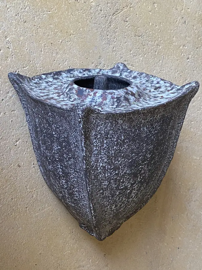 Sculpture en grès de la série Graines & Pollens — référence GP-042