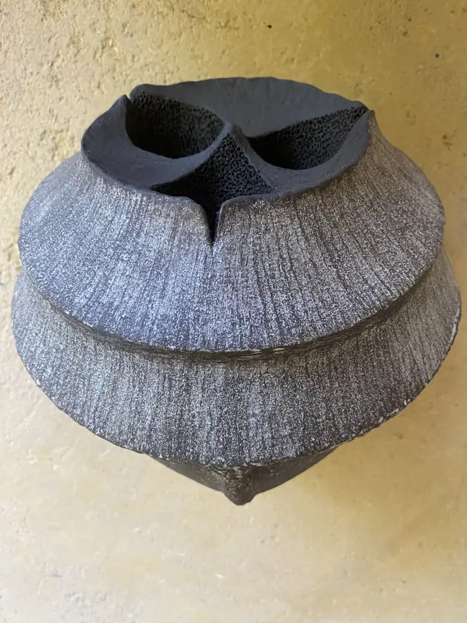 Sculpture en grès de la série Graines & Pollens — référence GP-044