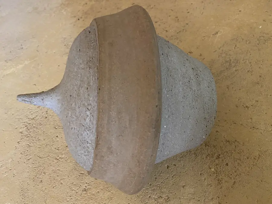 Sculpture en grès de la série Graines & Pollens — référence GP-047
