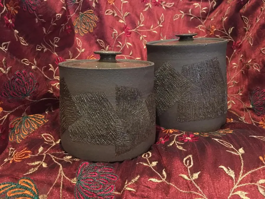 Vase ou pot couvert en grès — référence VC-012