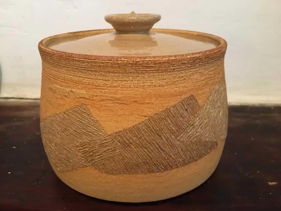 Vase ou pot couvert en grès — référence VC-014