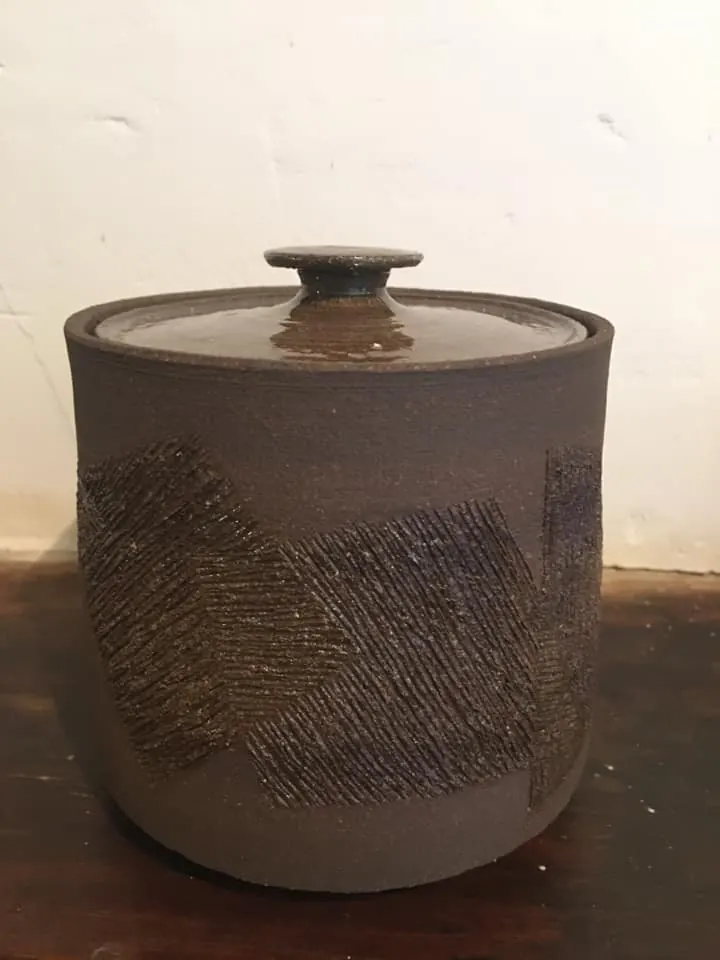 Vase ou pot couvert en grès — référence VC-016