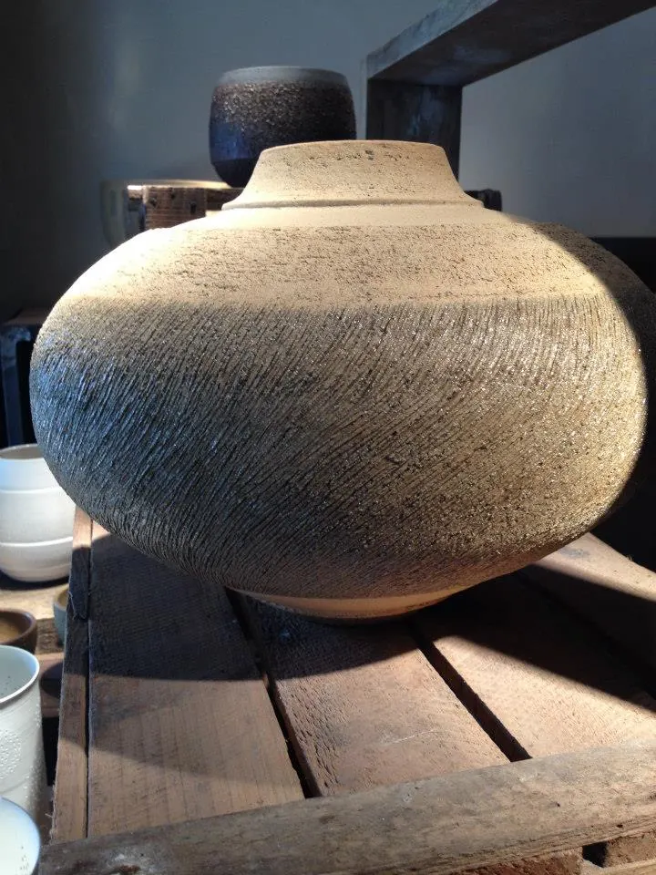 Vase ou pot couvert en grès — référence VC-019