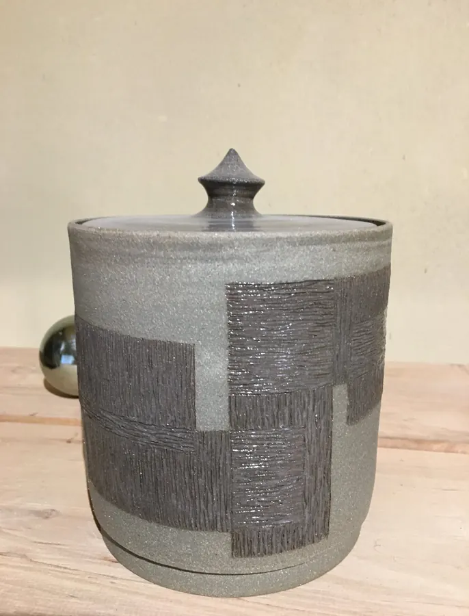 Vase ou pot couvert en grès — référence VC-020