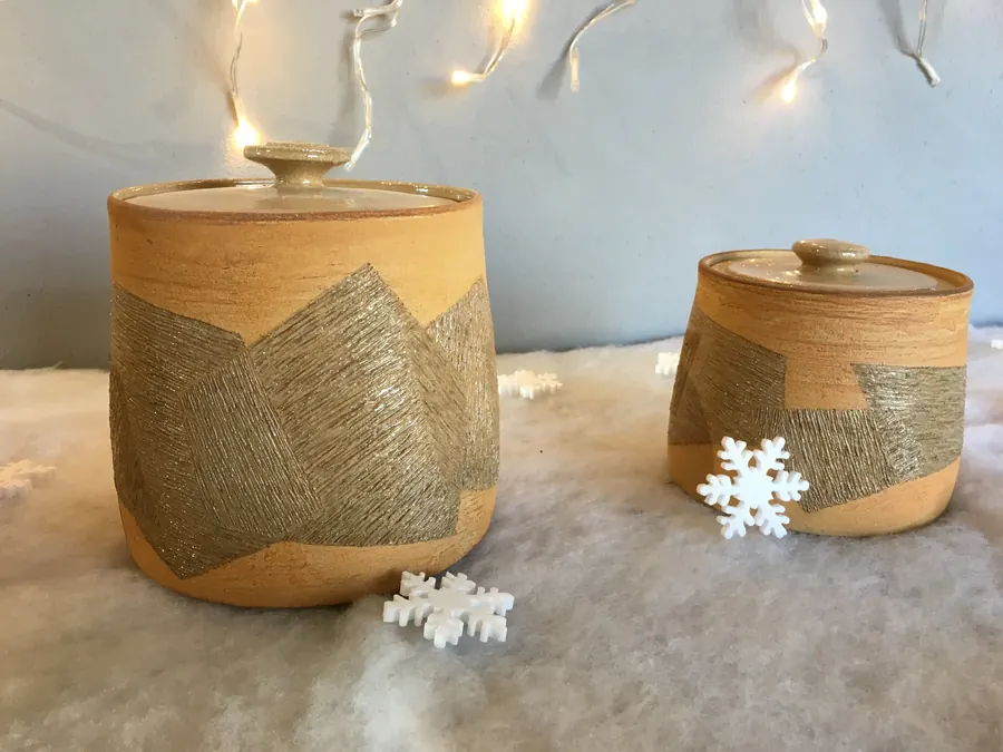 Vase ou pot couvert en grès — référence VC-026